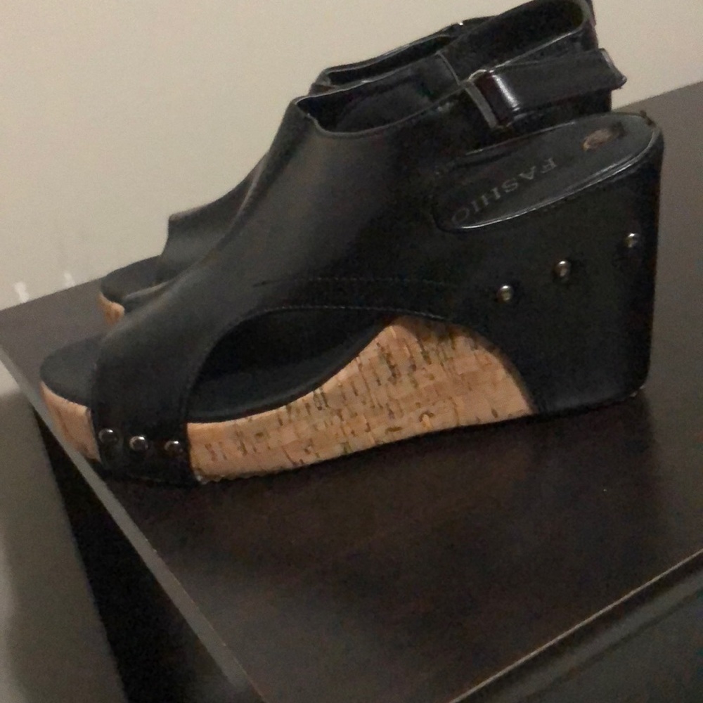 Women's size 9.5 shoes